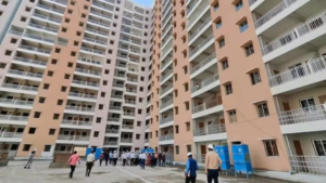 क्या सिर्फ अमीरों के लिए बन रहे हैं घर, मिडिल क्लास कहां बनाए आशियाना