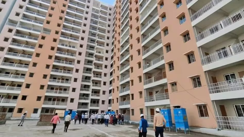 क्या सिर्फ अमीरों के लिए बन रहे हैं घर, मिडिल क्लास कहां बनाए आशियाना